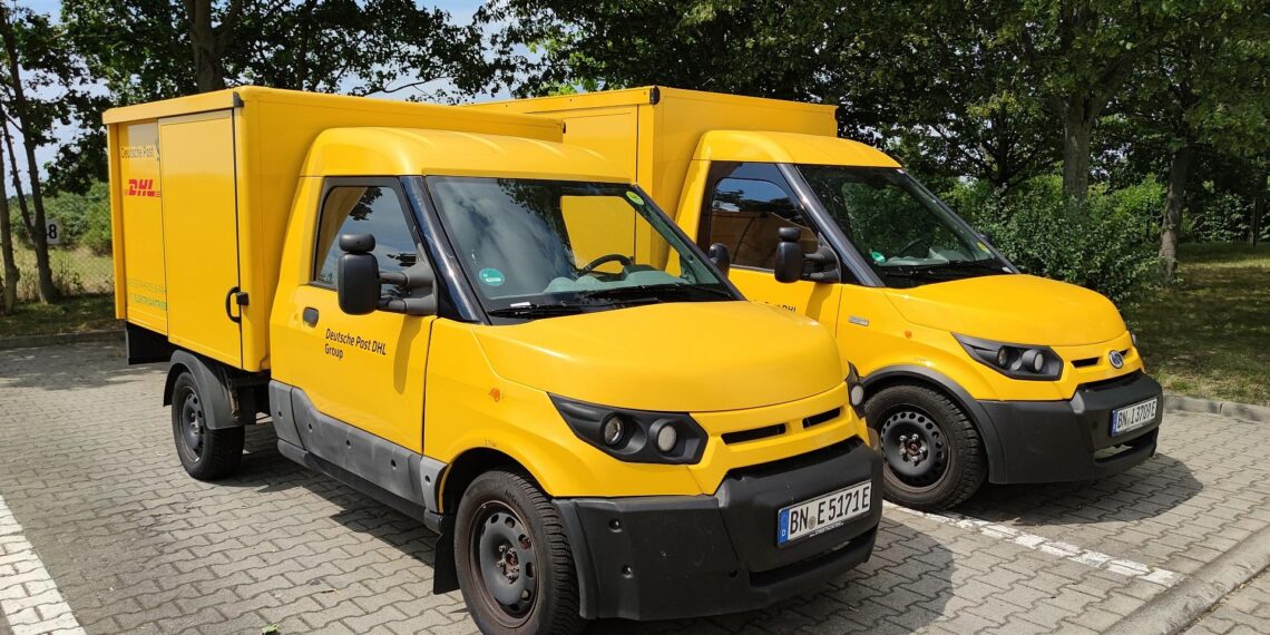 Post will im Herbst Tausende neue Mitarbeiter einstellen 1 Deutsche-Post-Transporter (Archiv)