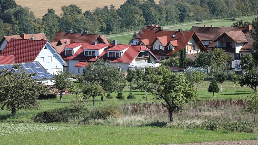 Häuser in einem Dorf (Archiv)