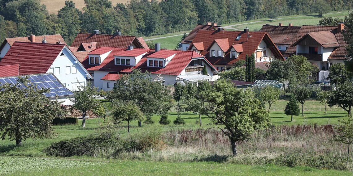 Häuser in einem Dorf (Archiv)