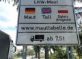Hinweisschild auf LKW-Maut (Archiv)