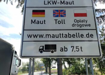 Hinweisschild auf LKW-Maut (Archiv)