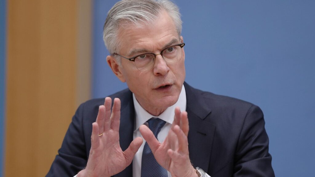 Wirtschaftsweiser für weniger Leistungen in Pflegeversicherung 12 Martin Werding (Archiv)