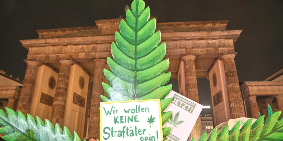 `Smoke-in` vor dem Brandenburger Tor (Archiv)