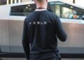 Tesla-Mitarbeiter vor Cybertruck (Archiv)