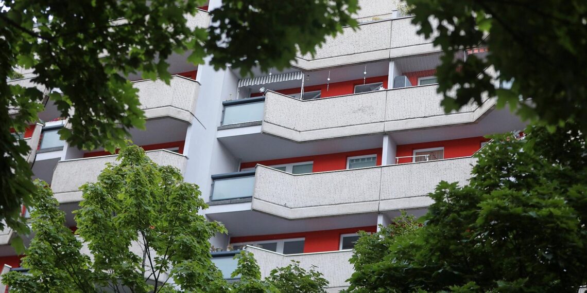 Wohnhaus mit Balkonen (Archiv)