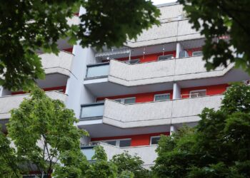 Wohnhaus mit Balkonen (Archiv)