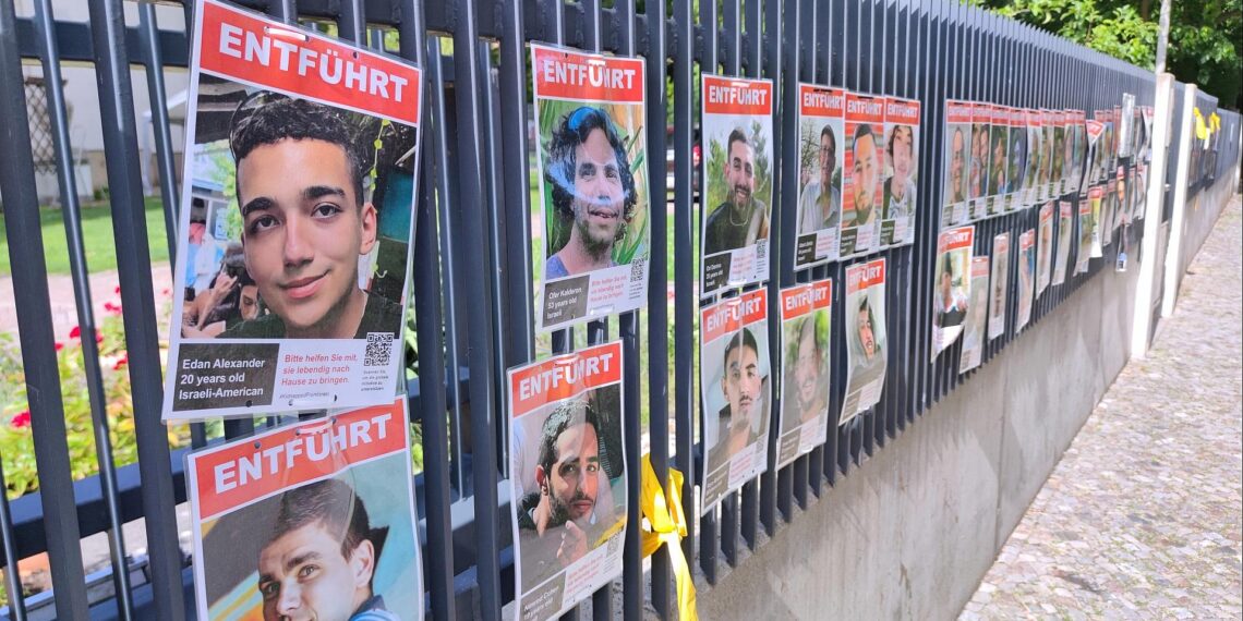 Erinnerung an von der Hamas entführte Geiseln im Gazastreifen (Archiv)
