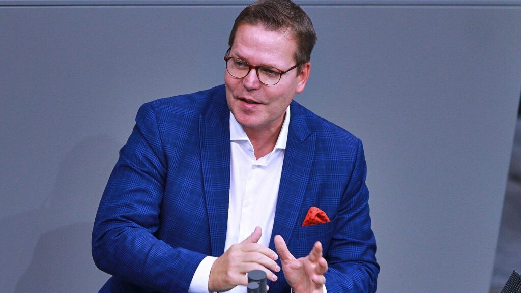 Staatssekretär für Einführung von günstigen Basistarifen in GKV 14 Tino Sorge (Archiv)