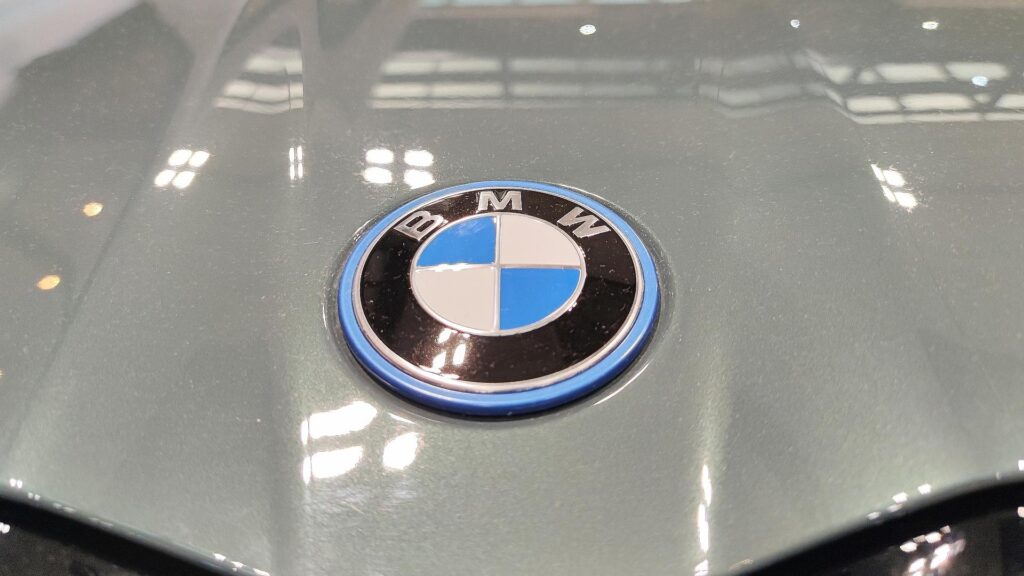 BMW-Logo am neuen BMW i5