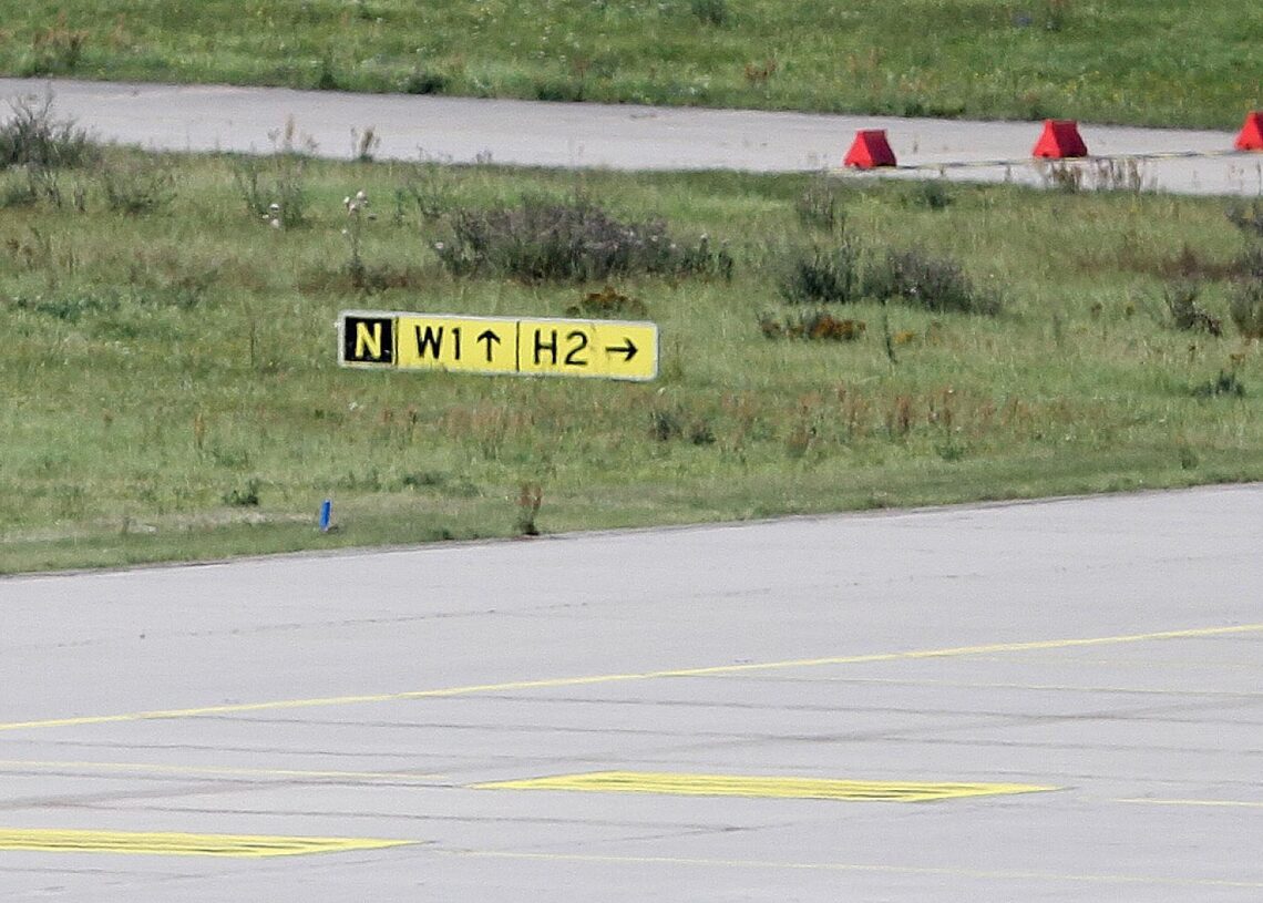 Start- und Landebahn an einem Flughafen (Archiv)