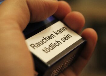 Raucherwarnung auf Zigarettenschachtel (Archiv)
