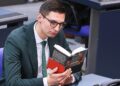 Sepp Müller liest `Die Täter sind unter uns` (Archiv)
