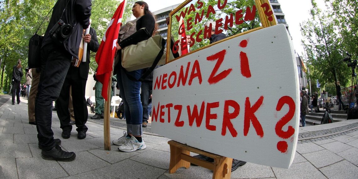 Initiative fordert weitere Aufklärung im NSU-Komplex 1 Proteste beim NSU-Prozess vor dem Strafjustizzentrum München (Archiv)