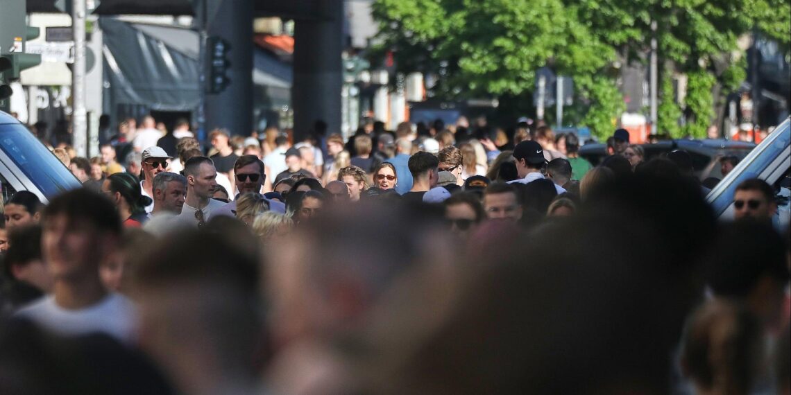 Menschen auf der Straße (Archiv)