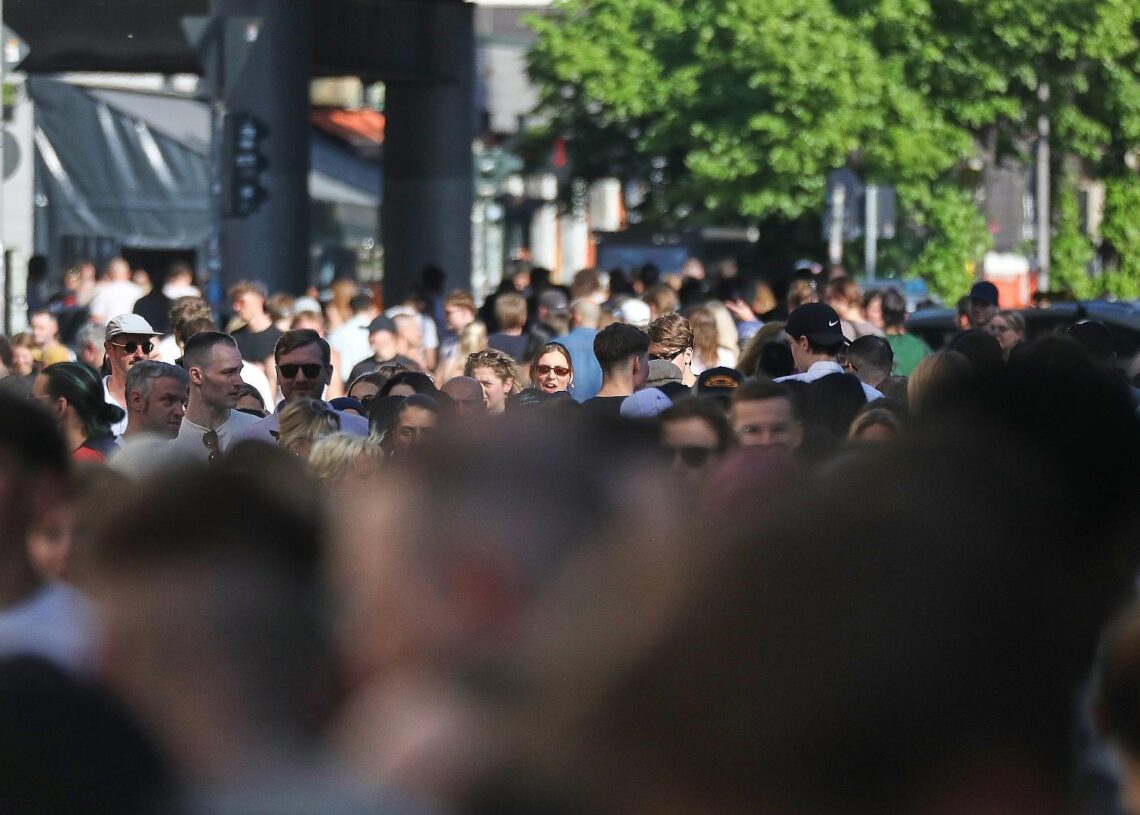 Menschen auf der Straße (Archiv)