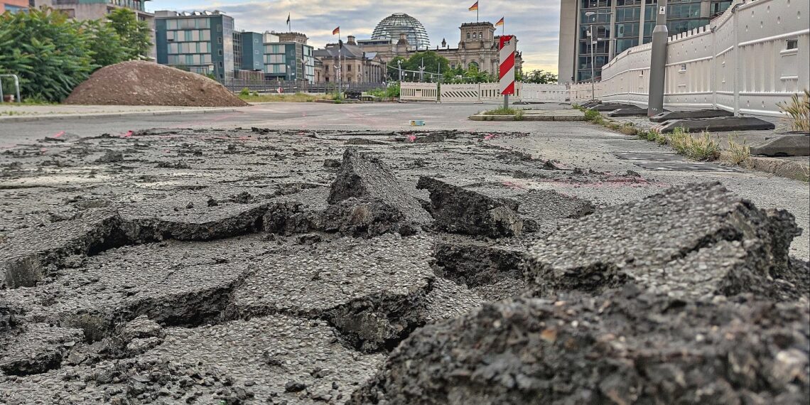 Aufgerissene Straße (Archiv)