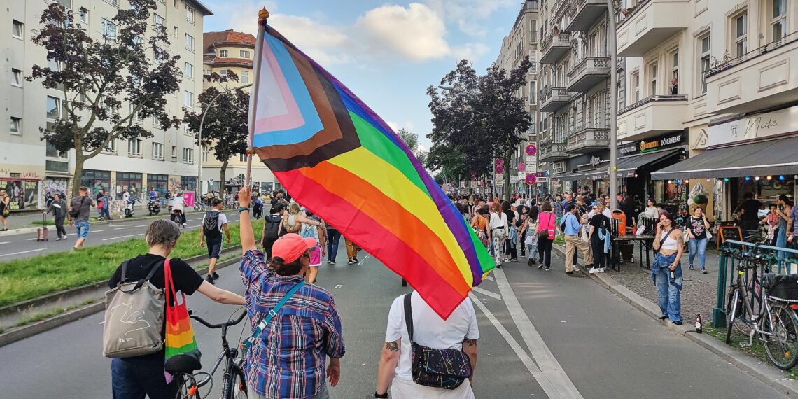 Union gegen Verfassungsänderung zum Schutz sexueller Identität 1 Community Dyke* March (Archiv)