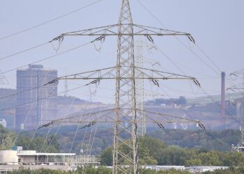Stromleitungen im Ruhrgebiet (Archiv)