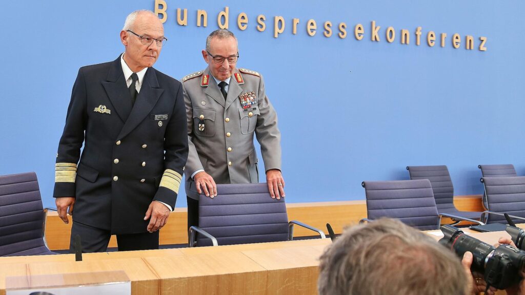 Generalsekretär sieht unveränderte Bedrohungslage 1 Jan Christian Kaack und Carsten Breuer am 01.09.2025