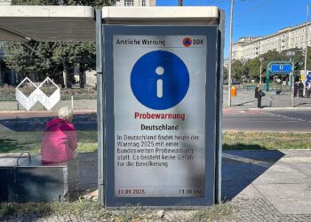 Probealarm auf einer digitalen Werbetafel am 11.09.2025