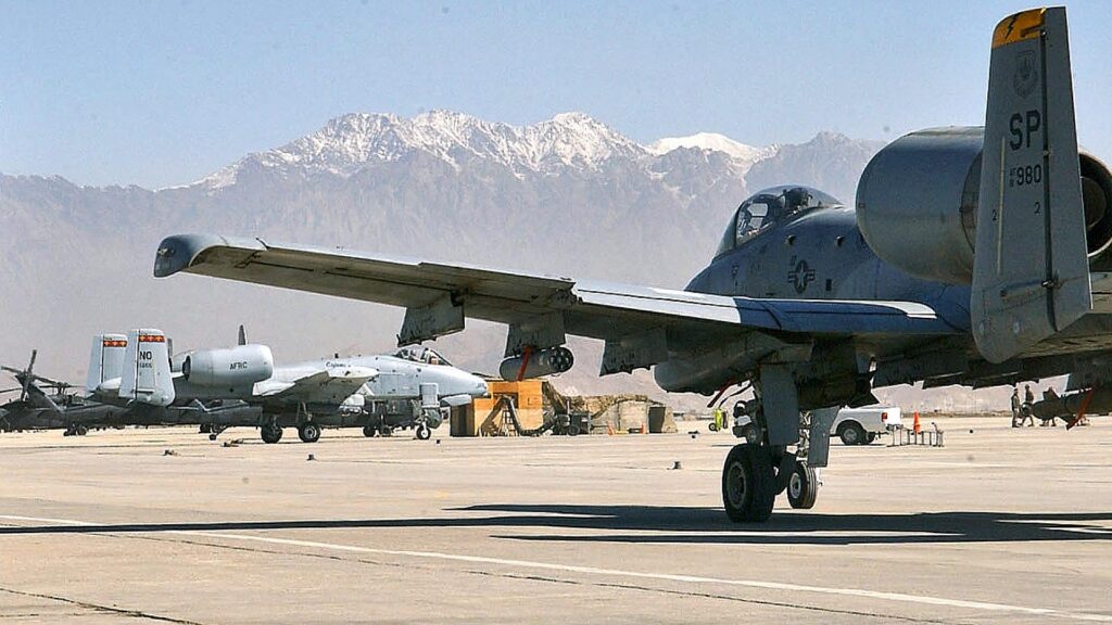 Die Bagram Air Base im Oktober 2004 (Archiv)