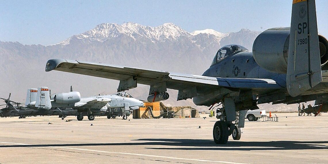 Die Bagram Air Base im Oktober 2004 (Archiv)