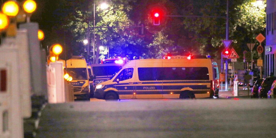 Polizei gibt bei Weltkriegsbombe in Berlin-Mitte Entwarnung 1 Absperrung für Entschärfung einer Weltkriegsbombe