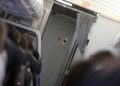 Flugzeugkabine mit Cockpit-Tür (Archiv)