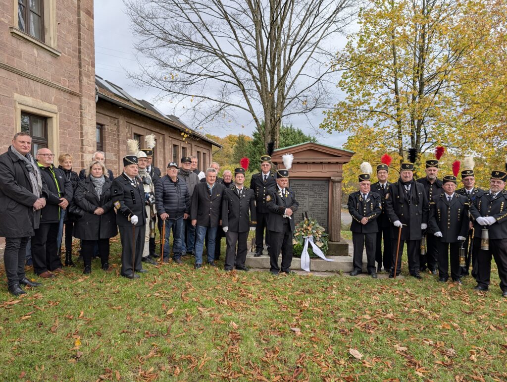 PXL 20251025 141942570.RAW 01.COVER