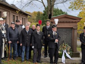Friedrichsthal erinnert an die Opfer des Grubenunglücks von Maybach 11 PXL 20251025 141944306.RAW 01.COVER