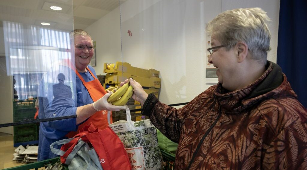 Ausgabe der Lebensmittelspenden bei der Tafel Duisburg | Foto: Reiner Pfisterer - Tafel Deutschland e.V.