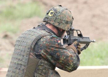 Bundeswehr-Soldat mit G36 (Archiv)