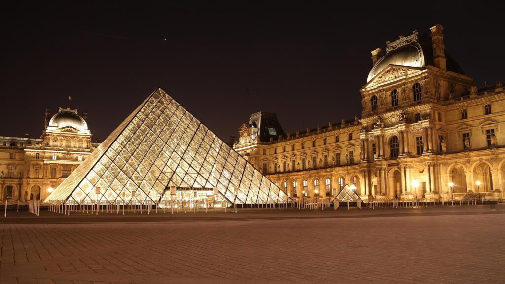 Louvre in Paris (Archiv)