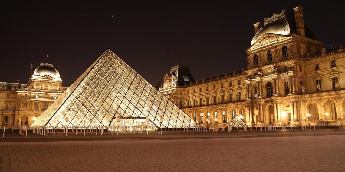 Louvre in Paris (Archiv)