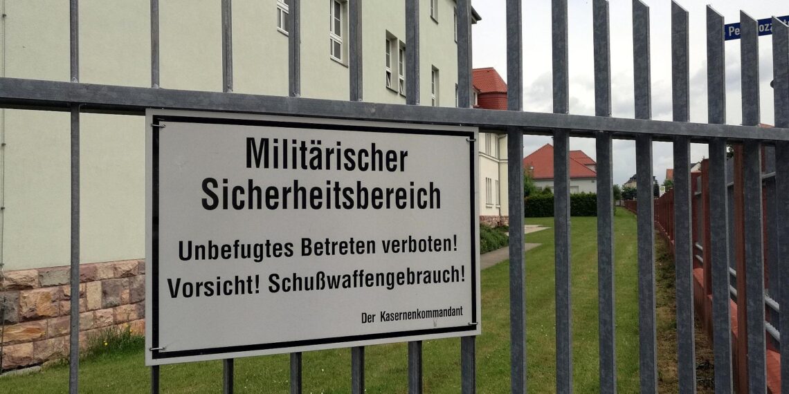 Konversion von Bundeswehr-Liegenschaften ausgesetzt 1 Bundeswehr-Kaserne (Archiv)