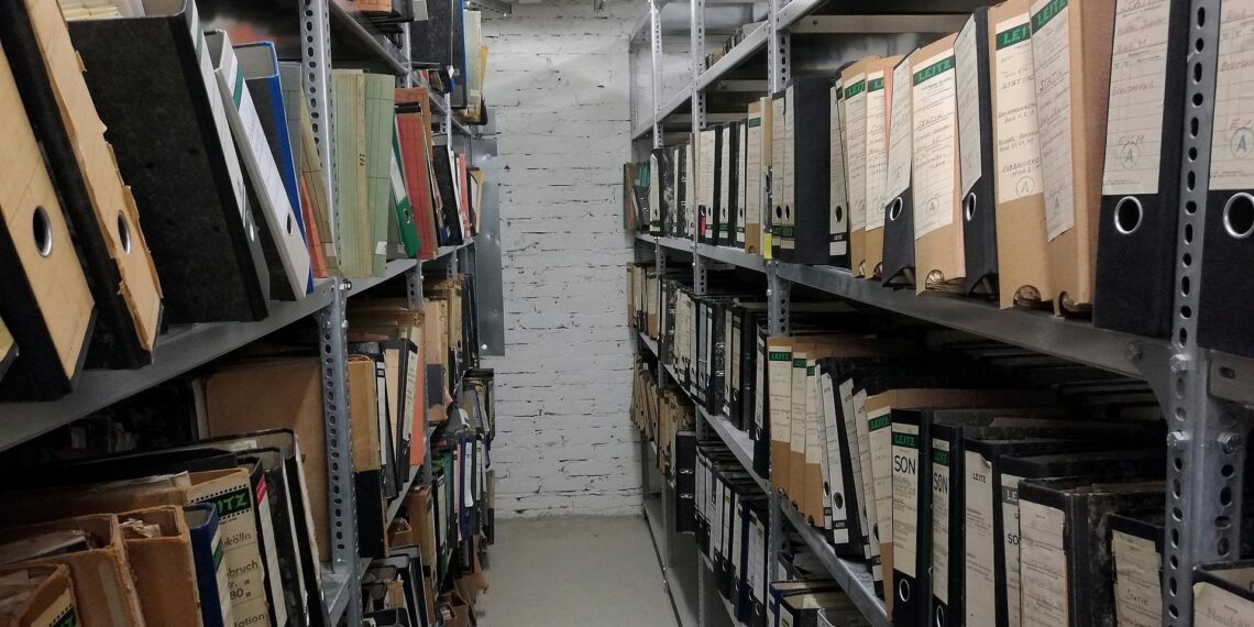 Bürokratie belastet Hochschulen 1 Aktenordner in einer Verwaltung (Archiv)