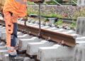 Ifo warnt vor Preissteigerungen bei Infrastrukturprojekten 10 Bauarbeiten an einer Gleisanlage (Archiv)