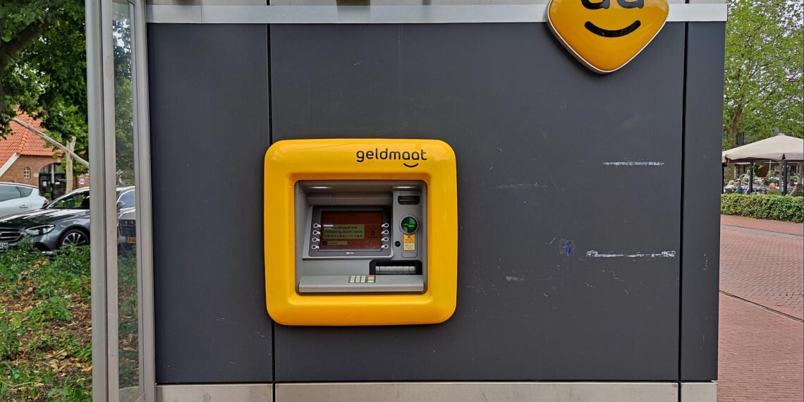 Geldautomat in den Niederlanden (Archiv)