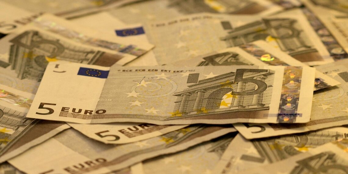 Deutschland bleibt Land der Sparer 1 Euroscheine (Archiv)