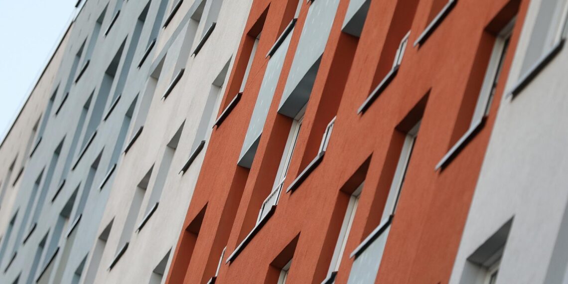 Wohnungen in einem Plattenbau (Archiv)