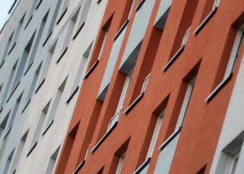Wohnungen in einem Plattenbau (Archiv)
