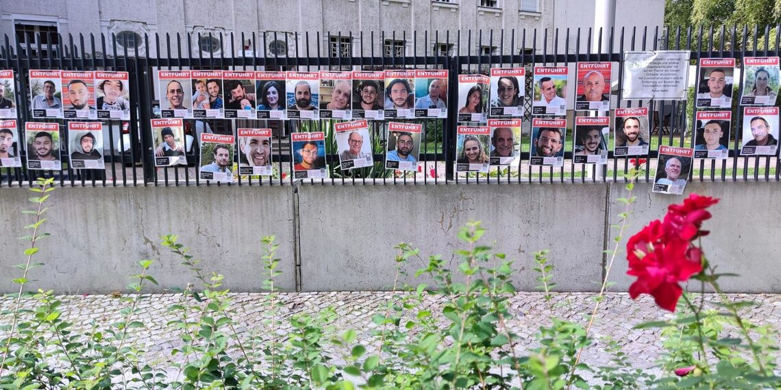 Erinnerung an von der Hamas entführte Geiseln im Gazastreifen (Archiv)