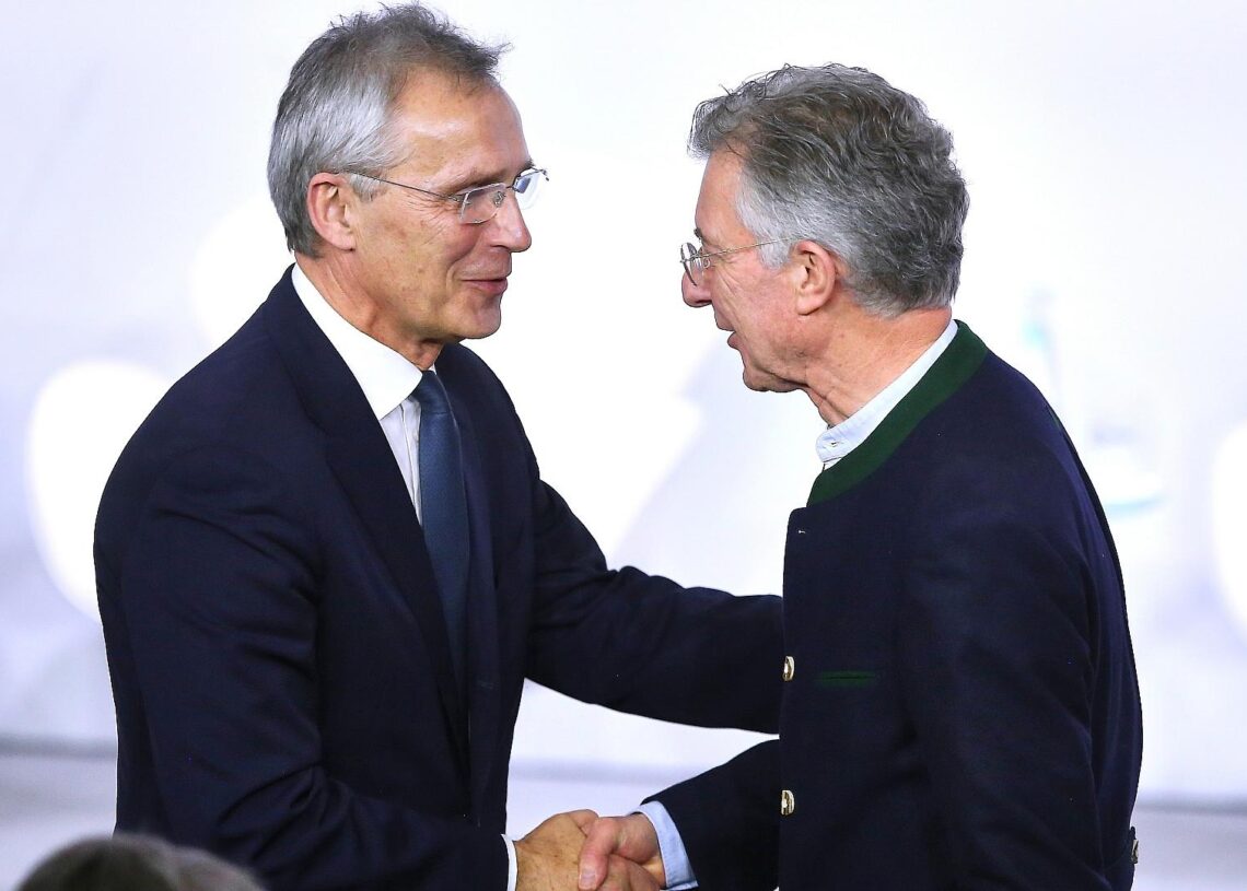 Jens Stoltenberg und Christoph Heusgen (Archiv)