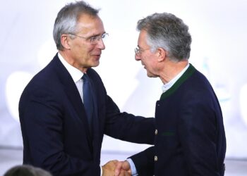 Jens Stoltenberg und Christoph Heusgen (Archiv)
