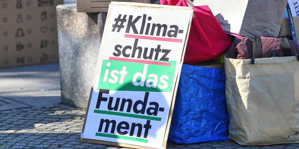 "Fridays For Future" warnen vor möglichem Ende des Verbrenner-Aus 1 Demo von Fridays for Future (Archiv)