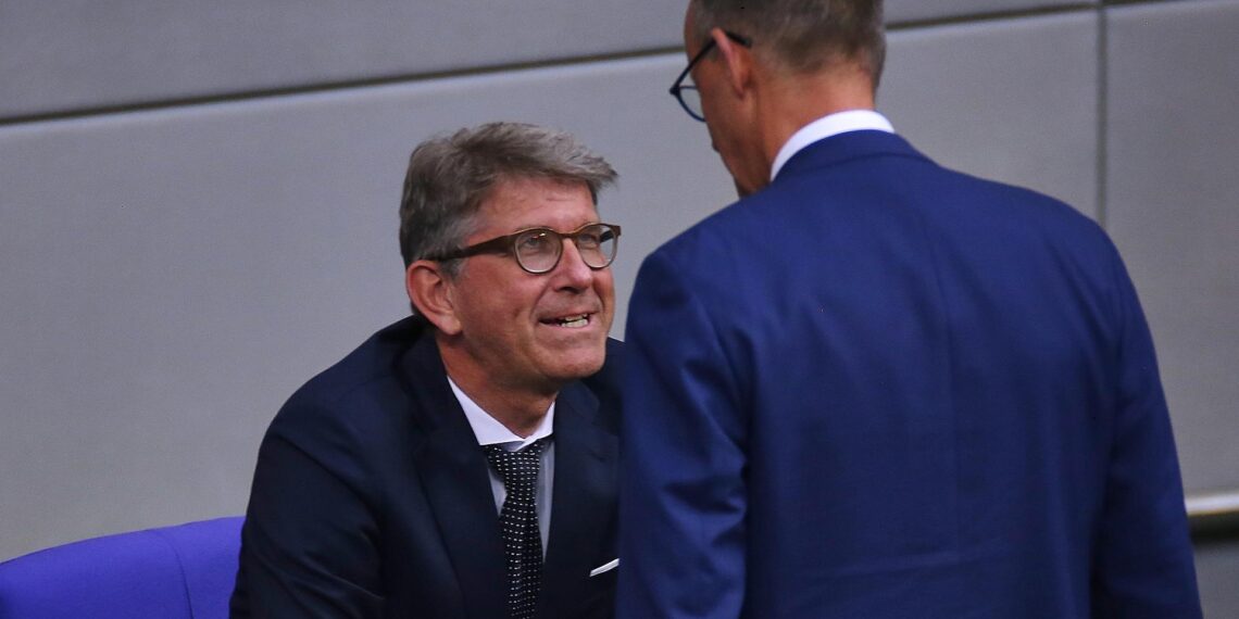 Weimer widerspricht Merz bei Veggie-Wurst-Verbot 1 Wolfram Weimer und Friedrich Merz (Archiv)