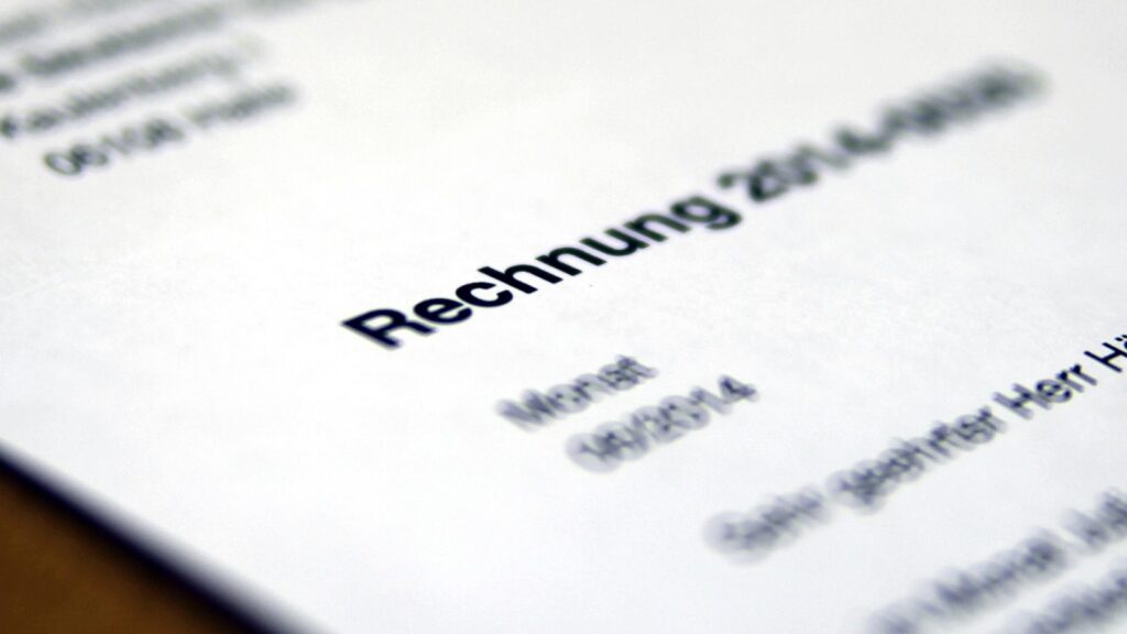 Deutlich mehr Unternehmen zahlen ihre Rechnungen zu spät 10 Rechnung (Archiv)