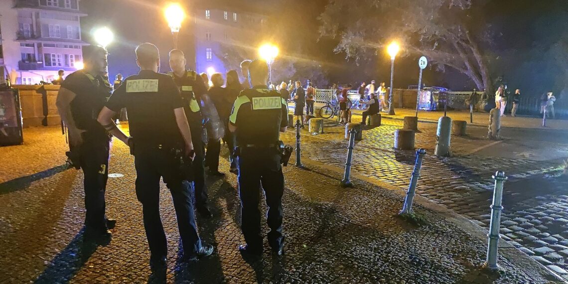 Dobrindt will Schwerpunkteinsätze an Kriminalitäts-Hotspots 1 Polizei beendet Ruhestörung (Archiv)