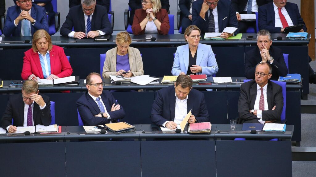 Wichtige Teile der Bundesregierung mit dem Bundeskanzler (Archiv)