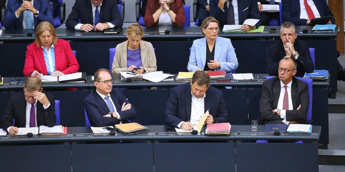 Wichtige Teile der Bundesregierung mit dem Bundeskanzler (Archiv)
